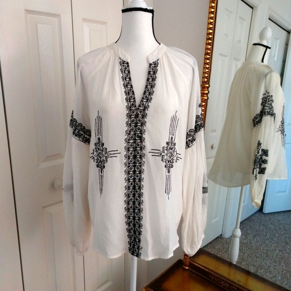 Maeve V-Neck White w/Blk Embroidery Tunic Top Med. - Picture 8 of 10